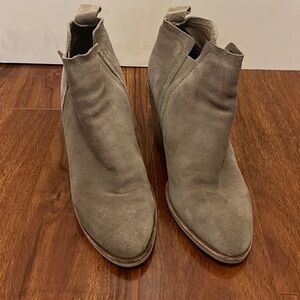 Dolce Vita cowboy style booties. Tan suede size 8.5 perfect for fall and winter.